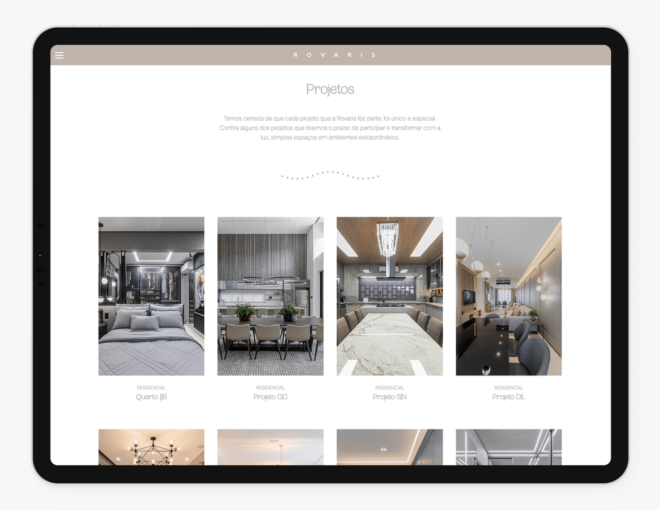 mostrando a página de projetos do site dentro de um ipad