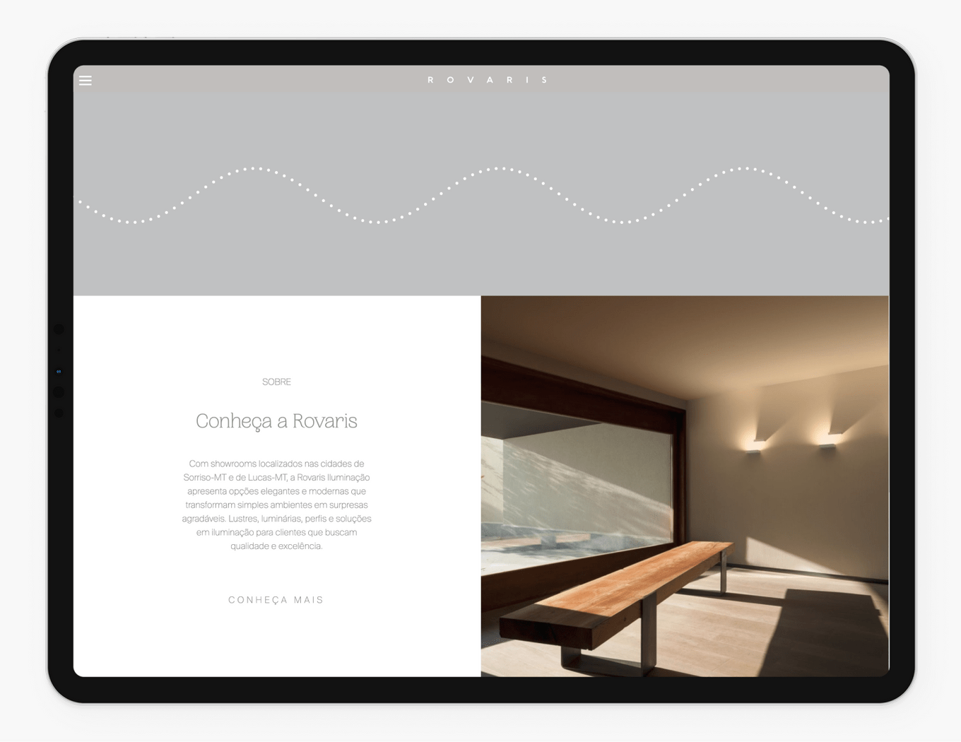 mostrando a página inicial do site dentro de um ipad